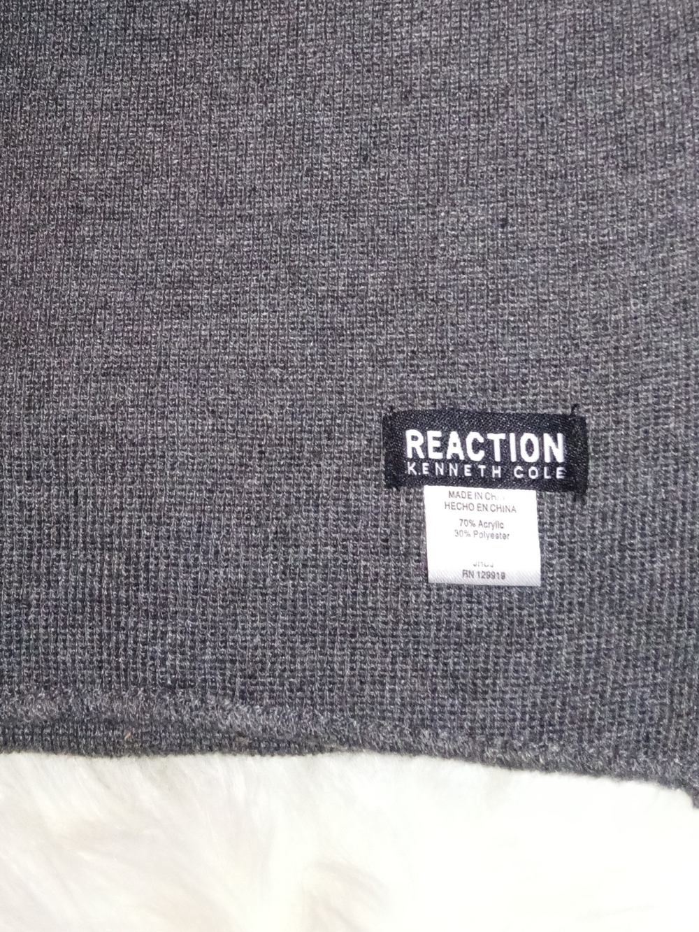 Kenneth Cole Reaction Gray Knit Scarf With Black Trim - Picture 3 of 5